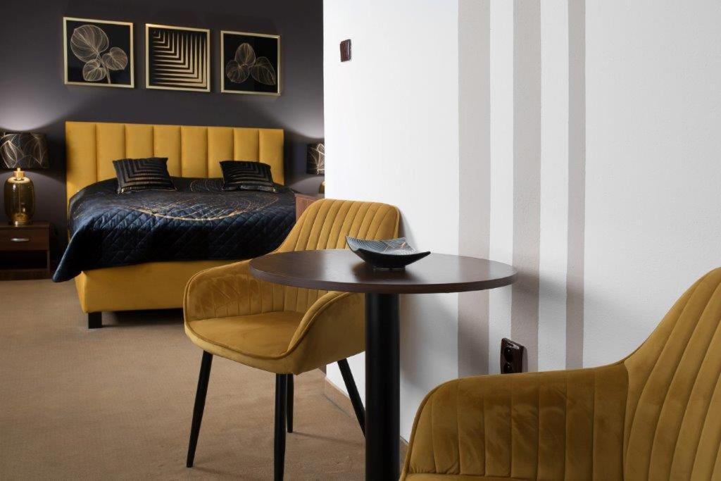Hotel Zlaty Byk Rimavská Sobota Dış mekan fotoğraf