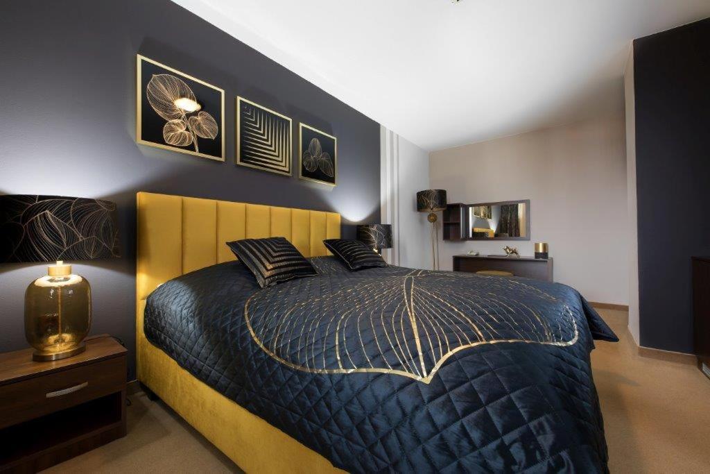 Hotel Zlaty Byk Rimavská Sobota Dış mekan fotoğraf