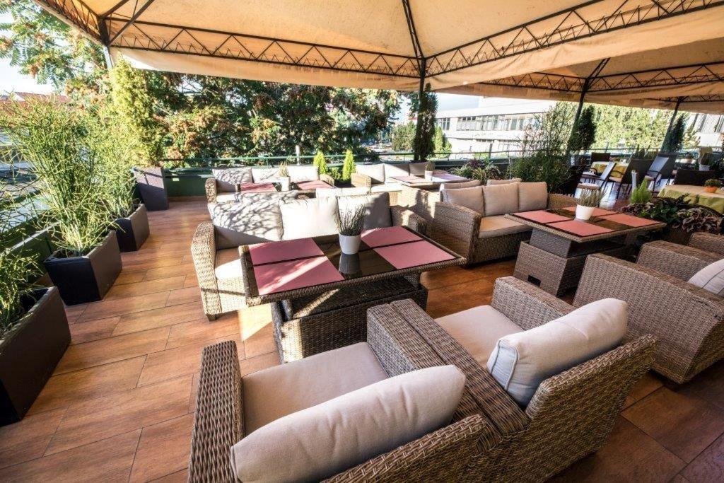 Hotel Zlaty Byk Rimavská Sobota Dış mekan fotoğraf